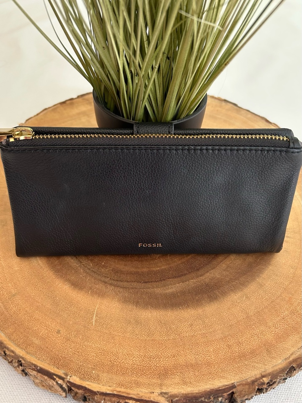Fossil Laine Pebbled Leather Black Clutch Wallet Gold Hardware 7.75” x 4” EUC
